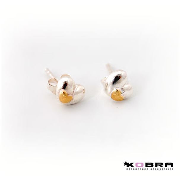 Små Hjerte øreringe I Sølv Med Lille Guldhjerte Small Heart Earrings In Silver With Little Gold